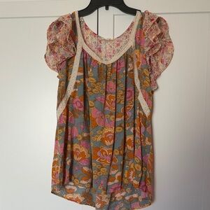 JODIFL Floral Blouse with Lace Accents